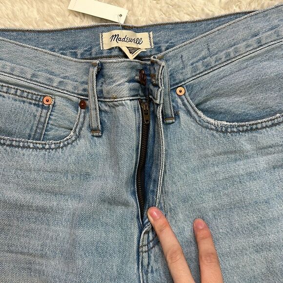 NWT Madewell Relaxed Jeans in Cresthaven Wash: Ripped Edition in size 26 - Picture 15 of 16